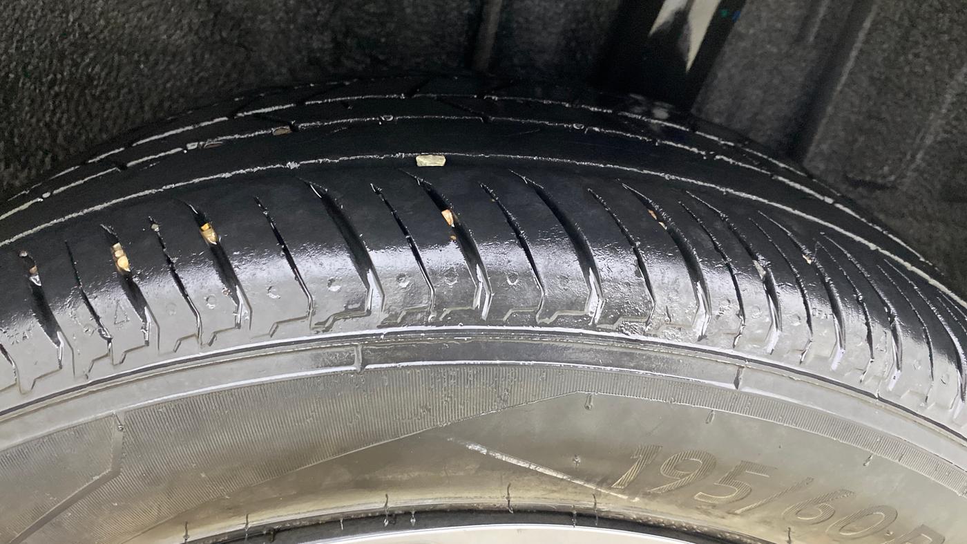 2024 Renault Kiger RXT AMT, CNG, Automatic, 32,036 km, Left Rear Tyre Tread