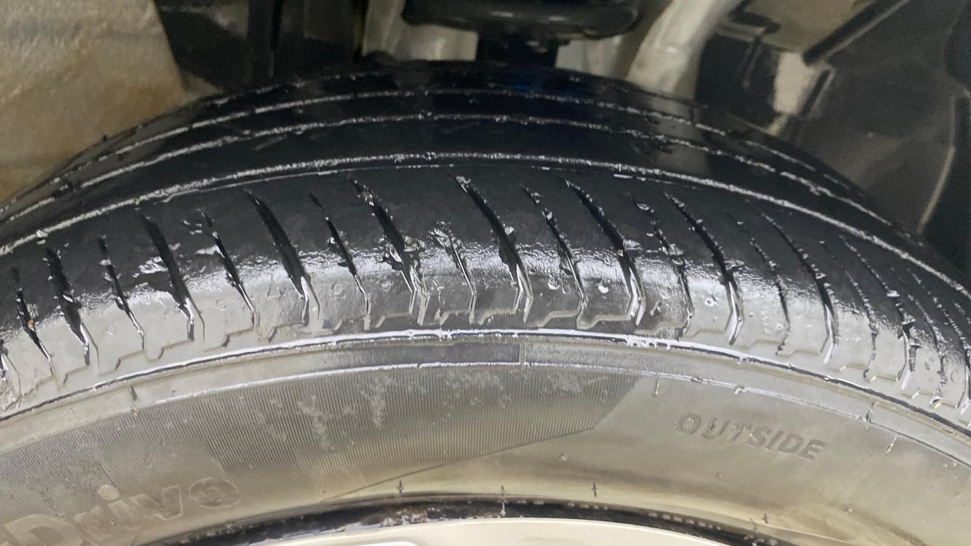 2024 Renault Kiger RXT AMT, CNG, Automatic, 32,036 km, Right Front Tyre Tread