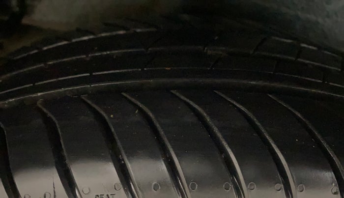 2015 Maruti Celerio VXI AMT, Petrol, Automatic, 75,130 km, Right Rear Tyre Tread