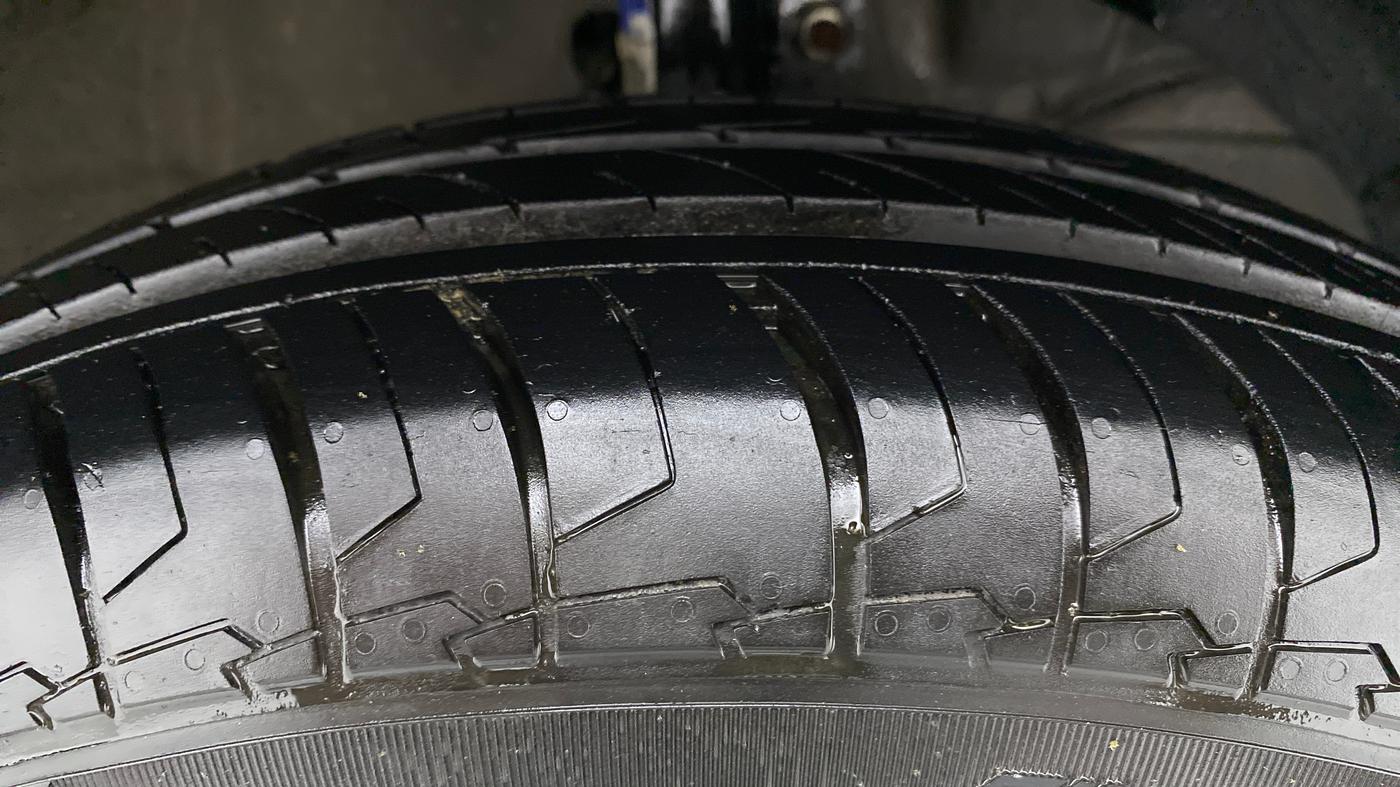2020 Maruti Dzire VXI, Petrol, Manual, 9,415 km, Right Front Tyre Tread