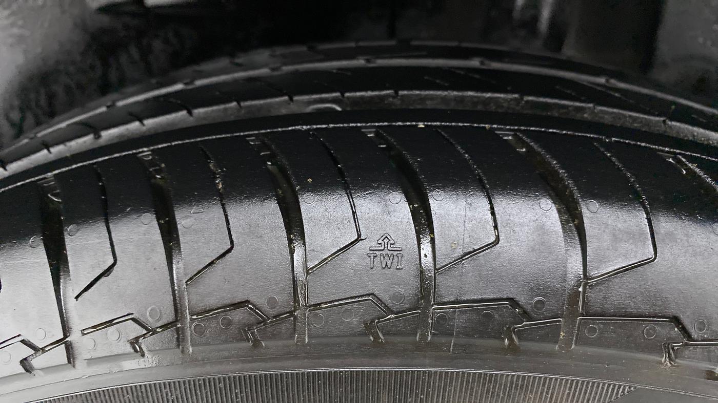 2020 Maruti Dzire VXI, Petrol, Manual, 9,415 km, Left Rear Tyre Tread
