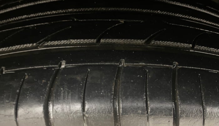 2021 Skoda KUSHAQ AMBITION 1.0L TSI AT, Petrol, Automatic, 76,745 km, Left Front Tyre Tread