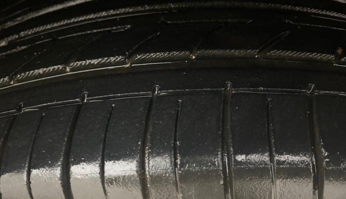 2021 Skoda KUSHAQ AMBITION 1.0L TSI AT, Petrol, Automatic, 76,745 km, Right Front Tyre Tread