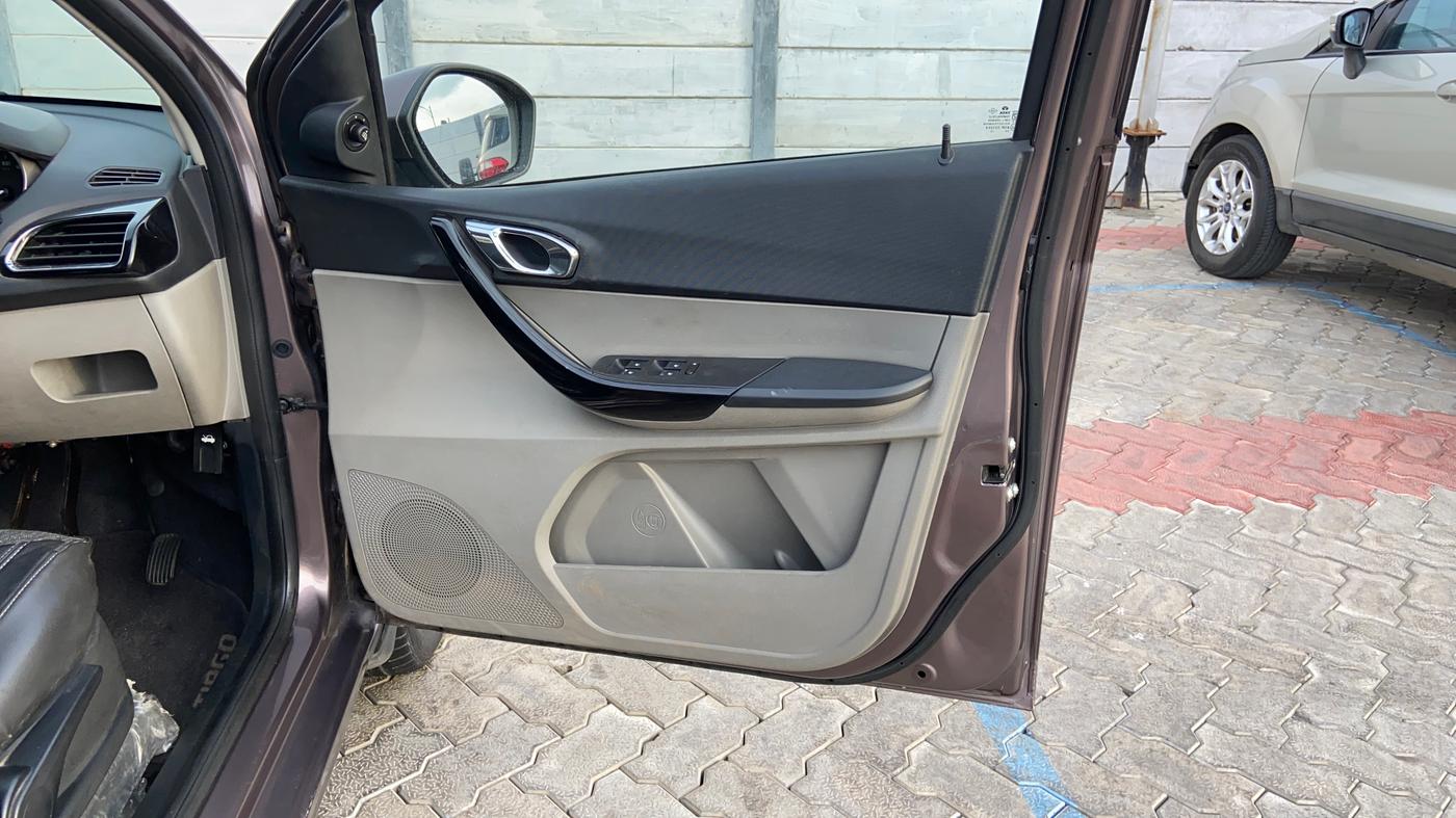 2016 Tata Tiago XZ PETROL, Petrol, Manual, 51,734 km, Driver Side Door Panels Control