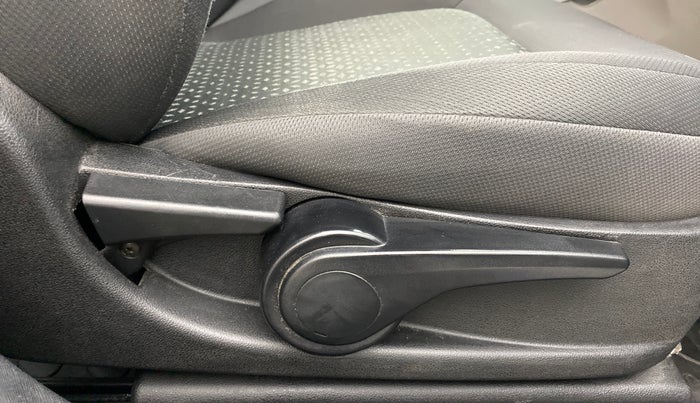 2018 Tata NEXON XZ+ 1.5 Dual Tone, Diesel, Manual, 33,088 km, Driver Side Adjustment Panel