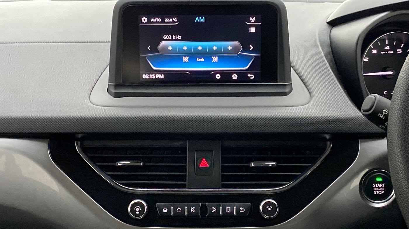 2018 Tata NEXON XZ+ 1.5 Dual Tone, Diesel, Manual, 33,088 km, Infotainment System