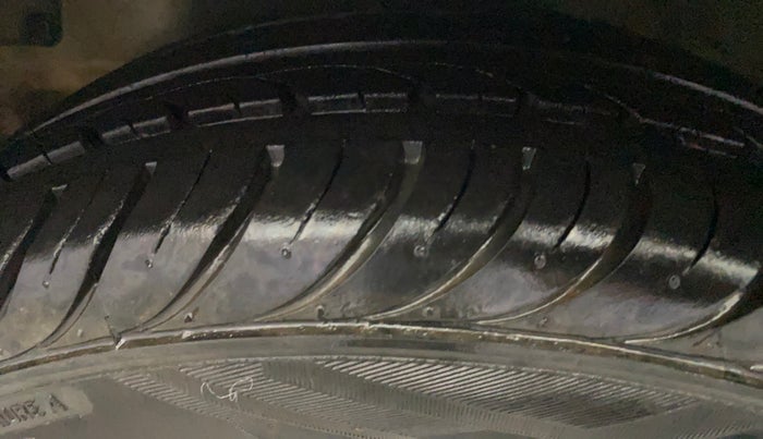 2018 Hyundai Eon ERA +, Petrol, Manual, 53,338 km, Left Front Tyre Tread