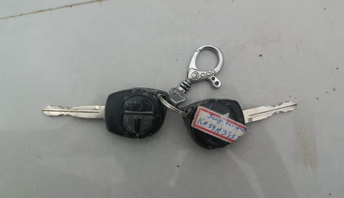 2024 Maruti Swift VXi AMT, Petrol, Automatic, 68,450 km, Key Close Up