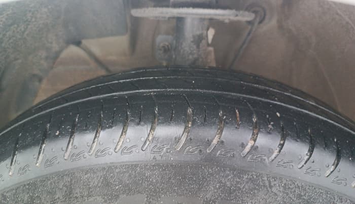 2024 Maruti Swift VXi AMT, Petrol, Automatic, 68,450 km, Left Front Tyre Tread