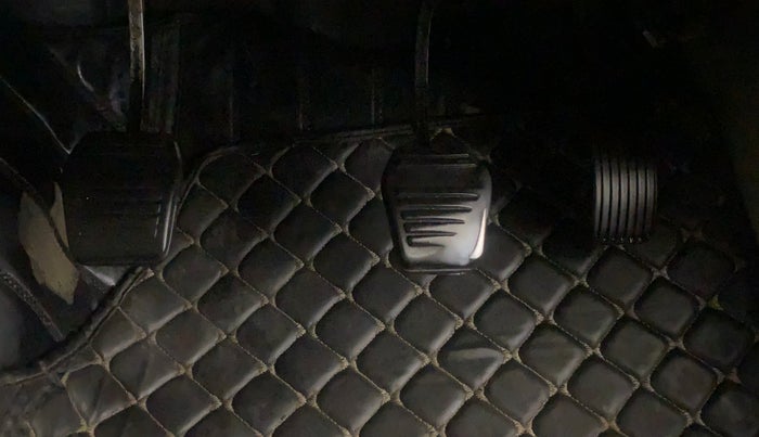 2019 Mahindra Scorpio S3, Diesel, Manual, 96,183 km, Pedals