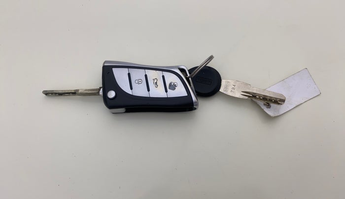 2019 Mahindra Scorpio S3, Diesel, Manual, 96,183 km, Key Close Up