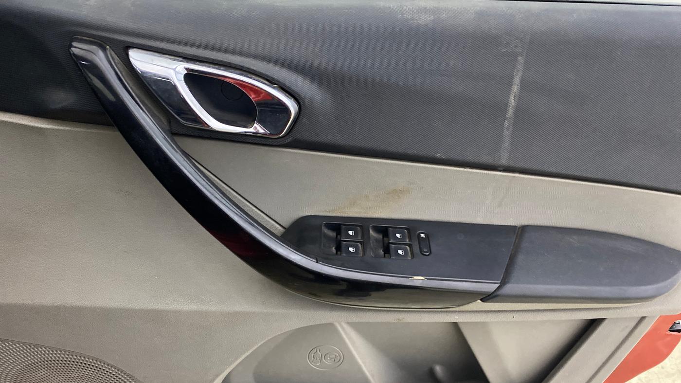 2017 Tata Tiago XZ PETROL, Petrol, Manual, 61,742 km, Driver Side Door Panels Control