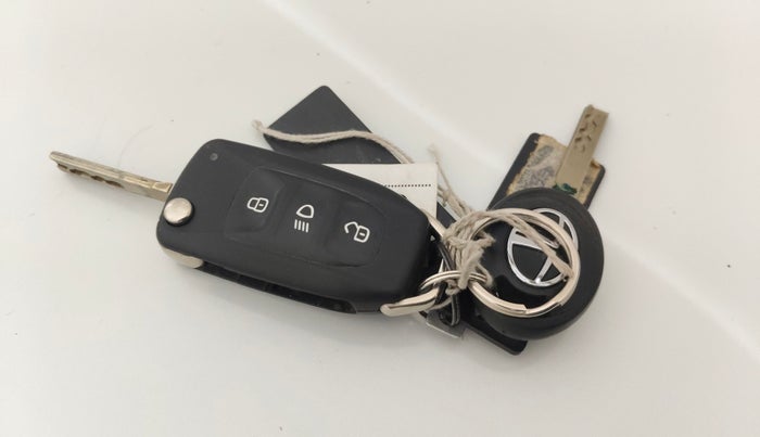 2019 Tata Tiago XZ PETROL, Petrol, Manual, 27,021 km, Key Close Up
