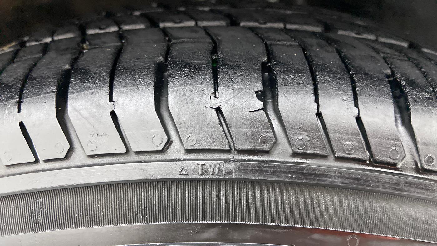 2015 Maruti Baleno SIGMA 1.2 K12, Petrol, Manual, 1,07,227 km, Right Front Tyre Tread