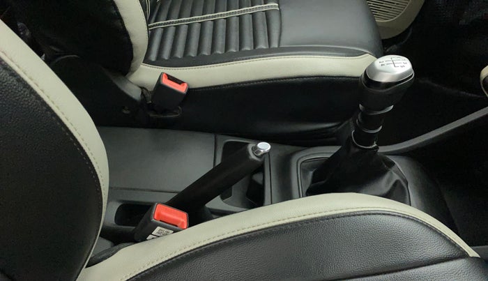 2021 Renault TRIBER RXZ, Petrol, Manual, 27,453 km, Gear Lever
