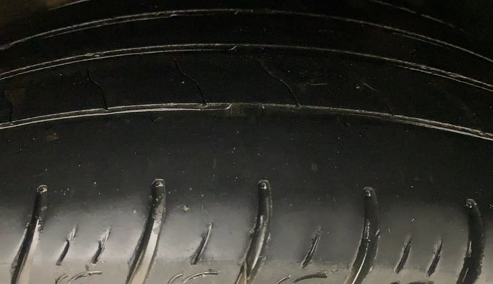 2016 Ford Ecosport TITANIUM 1.5L DIESEL, Diesel, Manual, 76,965 km, Left Rear Tyre Tread