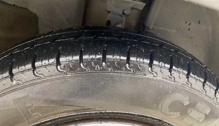 2017 Renault Kwid RXT 1.0 (O), Petrol, Manual, 28,000 km, Right Front Tyre Tread