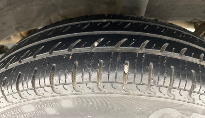 2016 Renault Kwid RXL, Petrol, Manual, 31,978 km, Left Rear Tyre Tread