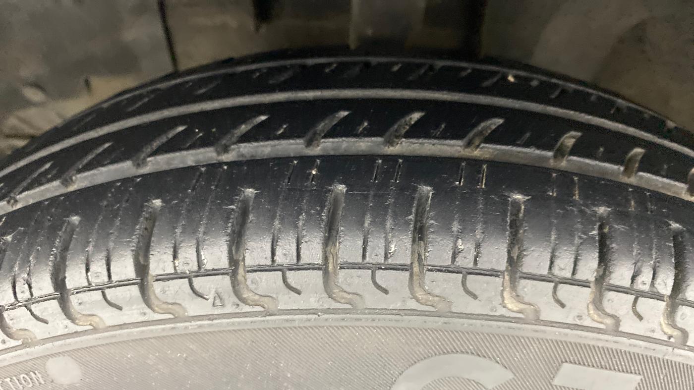 2016 Renault Kwid RXL, Petrol, Manual, 31,978 km, Left Front Tyre Tread