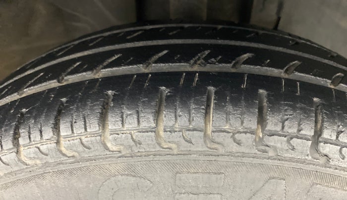 2016 Renault Kwid RXL, Petrol, Manual, 31,978 km, Right Front Tyre Tread