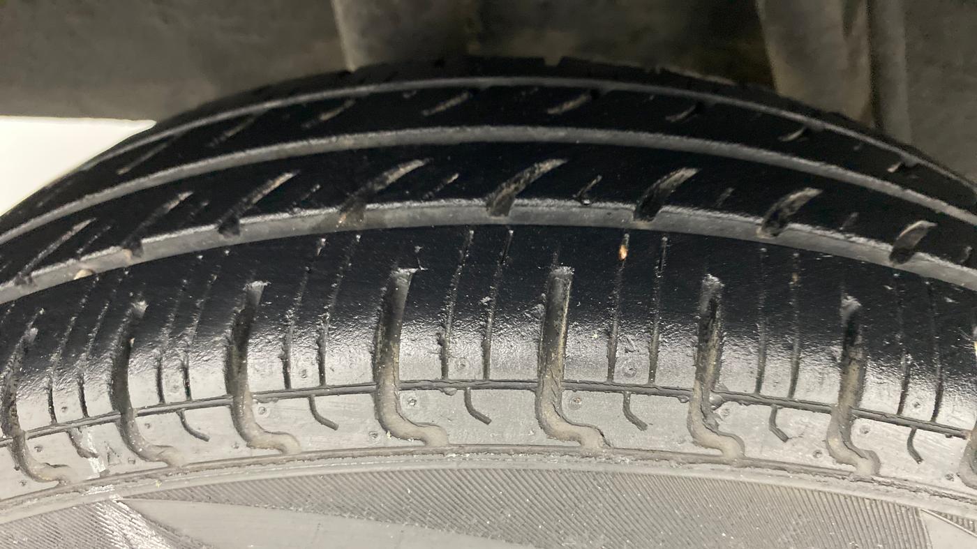 2016 Renault Kwid RXL, Petrol, Manual, 31,978 km, Right Rear Tyre Tread