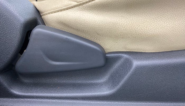 2016 Renault Kwid RXL, Petrol, Manual, 31,978 km, Driver Side Adjustment Panel