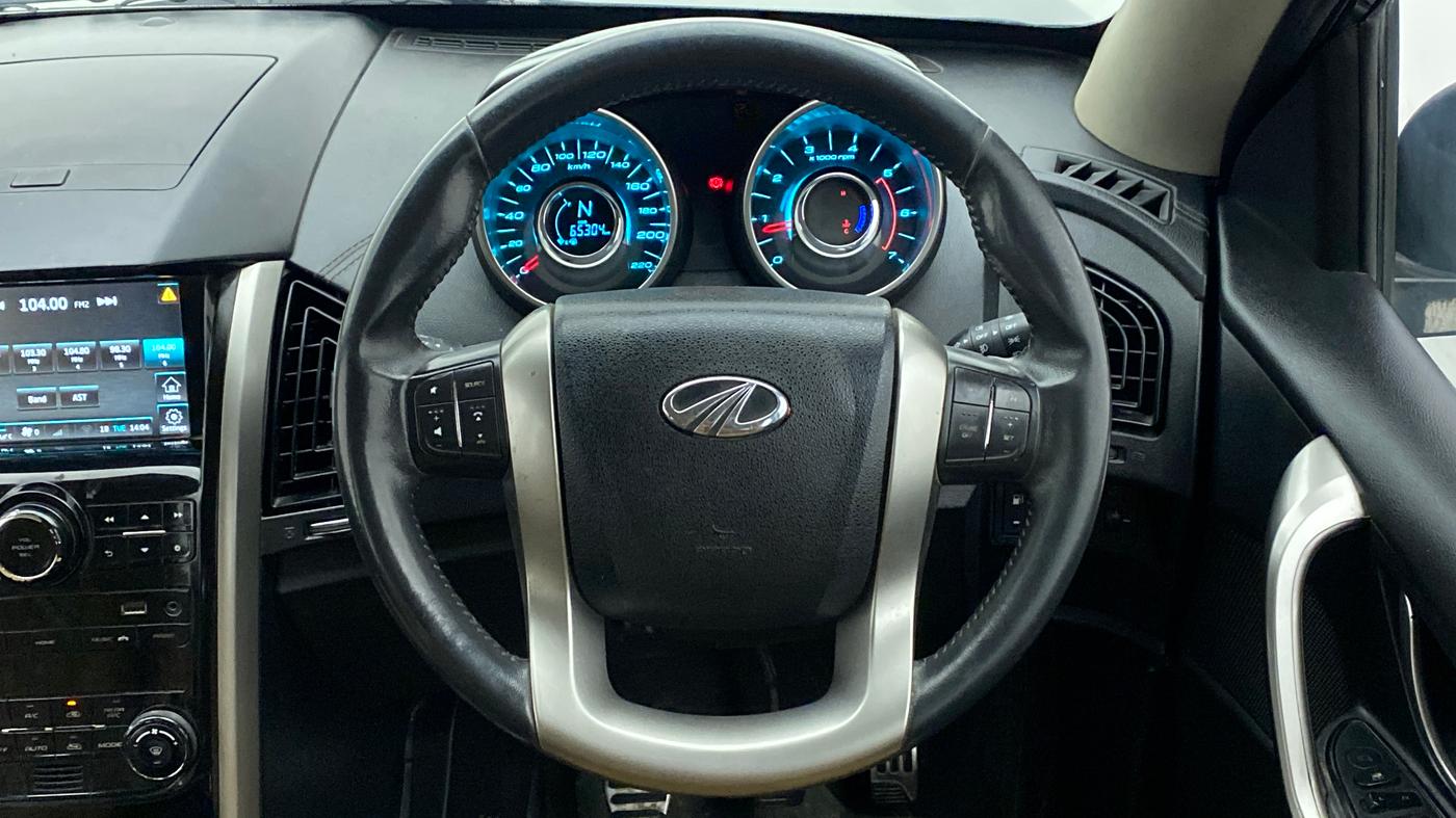 2018 Mahindra XUV500 W11 FWD, Diesel, Manual, 65,340 km, Steering Wheel Close Up