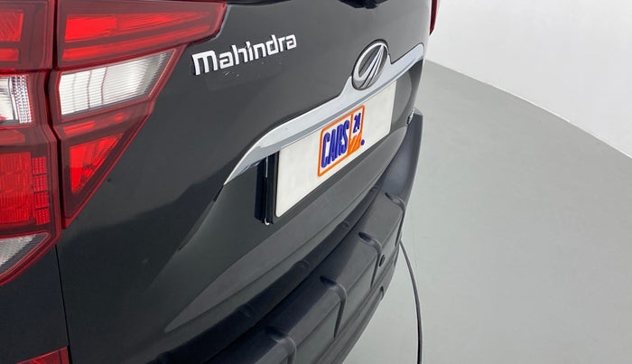 2018 Mahindra XUV500 W11 FWD, Diesel, Manual, 65,340 km, Dicky (Boot door) - Slightly dented