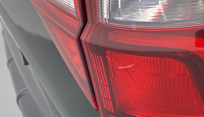 2018 Mahindra XUV500 W11 FWD, Diesel, Manual, 65,340 km, Right tail light - Minor damage