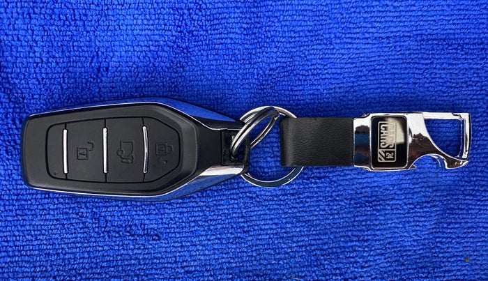2018 Mahindra XUV500 W11 FWD, Diesel, Manual, 65,340 km, Key Close Up