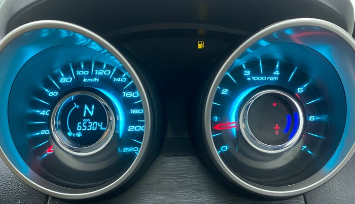 2018 Mahindra XUV500 W11 FWD, Diesel, Manual, 65,340 km, Odometer Image