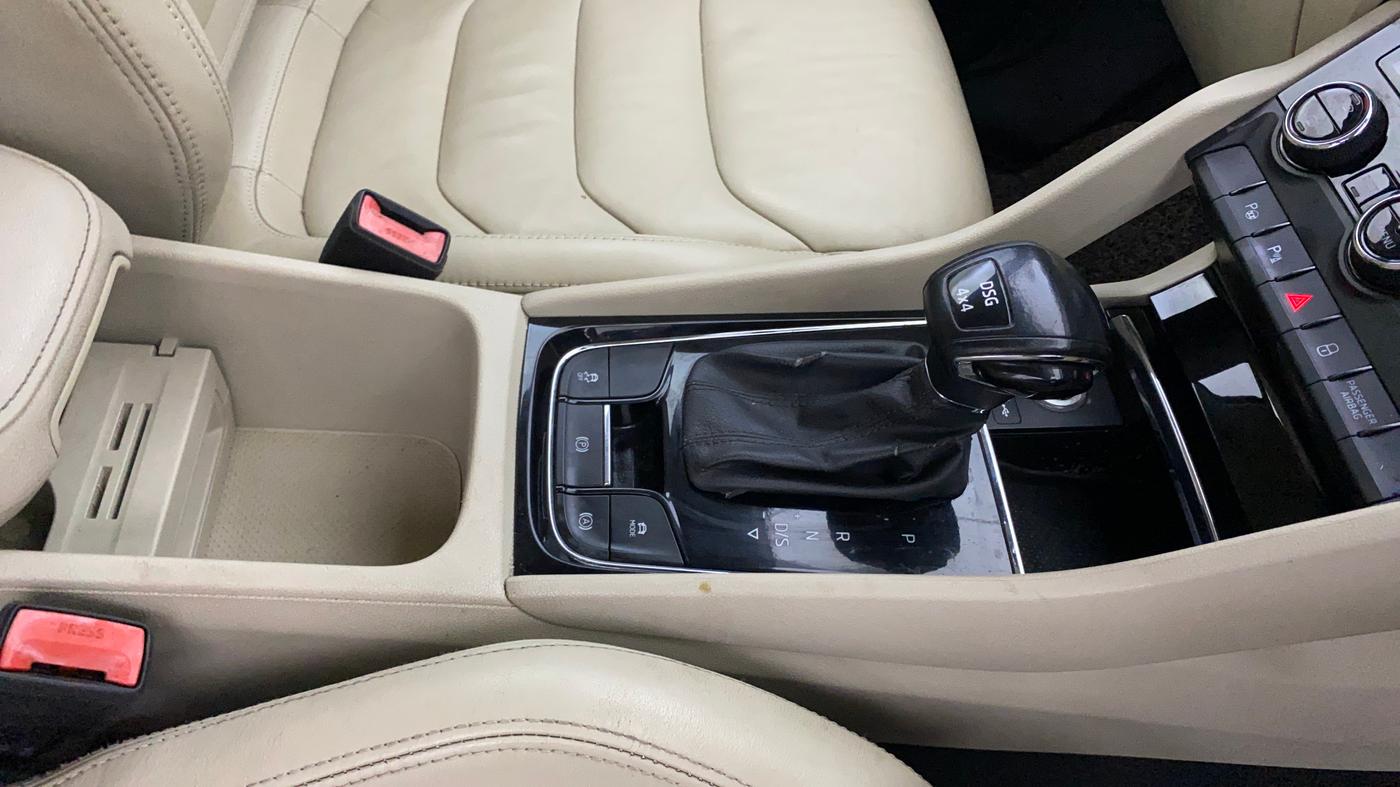 2018 Skoda Kodiaq STYLE 2.0 TDI 4X4 AT, Diesel, Automatic, 1,04,712 km, Gear Lever