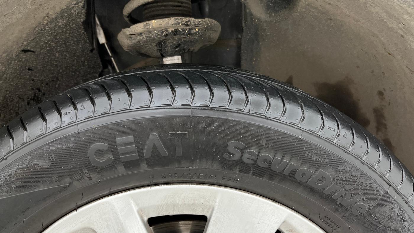 2025 Skoda Kylaq Signature Plus AT, Petrol, Automatic, 2,203 km, Right Front Tyre Tread