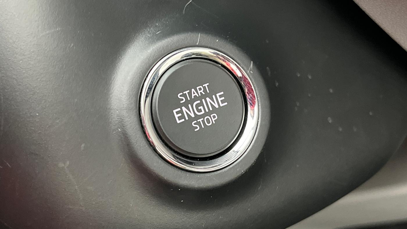 2025 Skoda Kylaq Signature Plus AT, Petrol, Automatic, 2,203 km, Keyless Start/ Stop Button