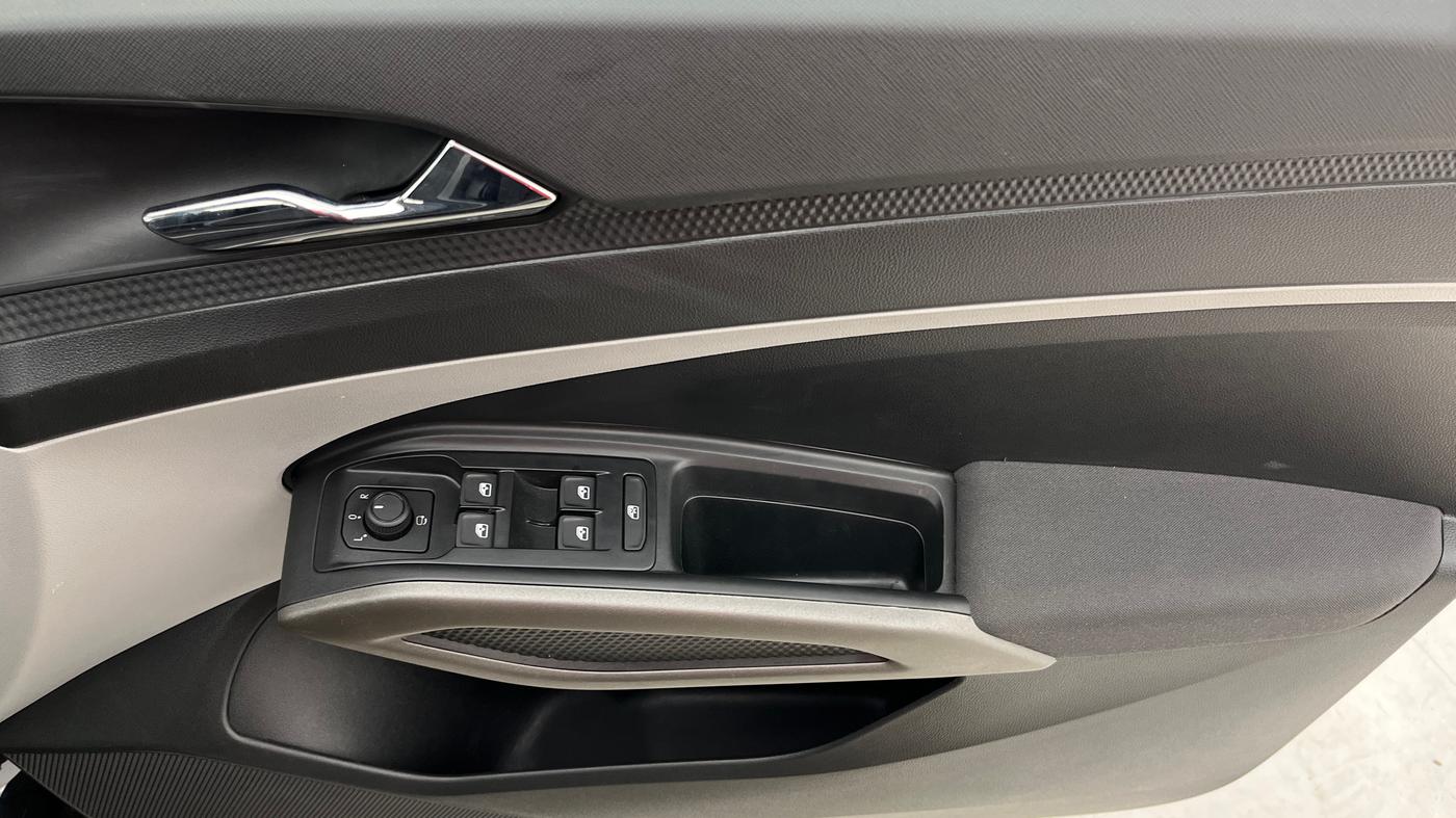 2025 Skoda Kylaq Signature Plus AT, Petrol, Automatic, 2,203 km, Driver Side Door Panels Control