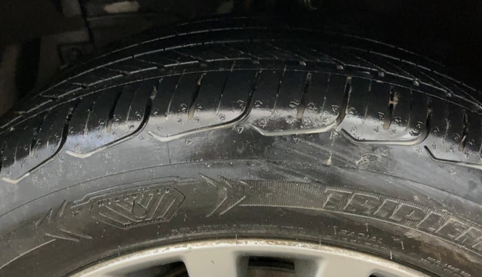 2016 Maruti Ciaz ZXI+ AT, Petrol, Automatic, 88,451 km, Left Front Tyre Tread