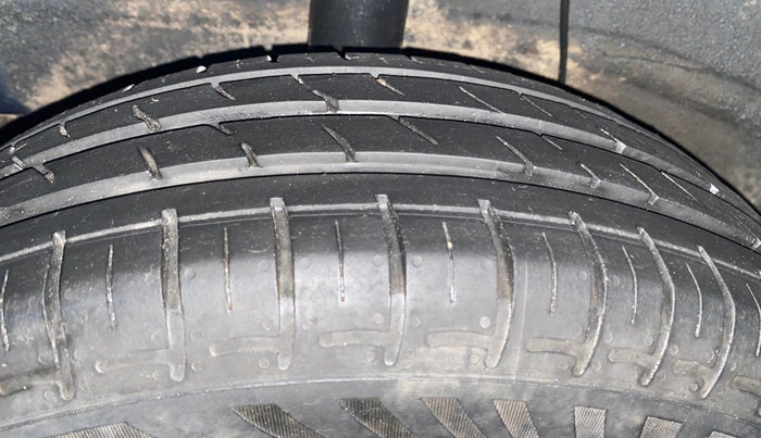 2020 Hyundai GRAND I10 NIOS SPORTZ 1.2 KAPPA VTVT, Petrol, Manual, 35,033 km, Right Rear Tyre Tread