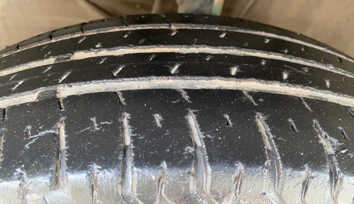 2019 Maruti Dzire VXI, Petrol, Manual, 85,316 km, Left Front Tyre Tread