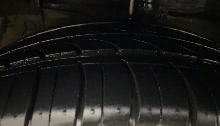 2018 Maruti Ciaz ALPHA  AT 1.5 SHVS PETROL, Petrol, Automatic, 72,976 km, Left Front Tyre Tread