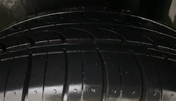 2018 Maruti Ciaz ALPHA  AT 1.5 SHVS PETROL, Petrol, Automatic, 72,976 km, Left Rear Tyre Tread