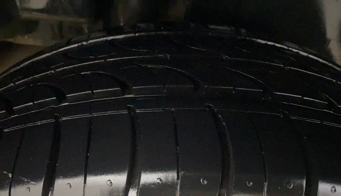 2018 Maruti Ciaz ALPHA  AT 1.5 SHVS PETROL, Petrol, Automatic, 72,976 km, Right Rear Tyre Tread