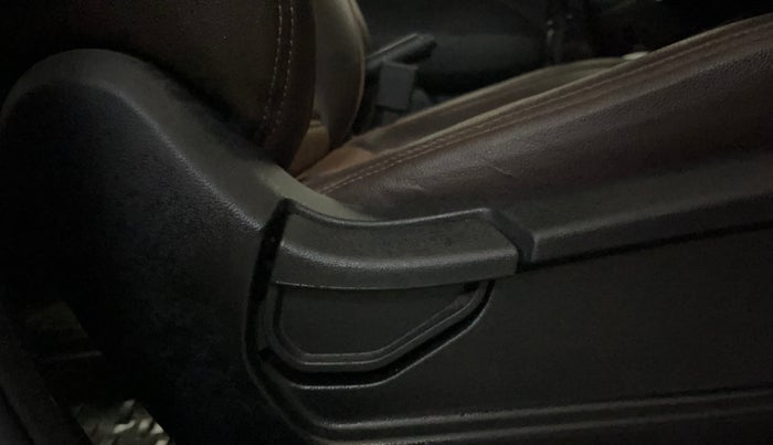 2021 Hyundai VENUE S 1.2, Petrol, Manual, 17,438 km, Driver Side Adjustment Panel