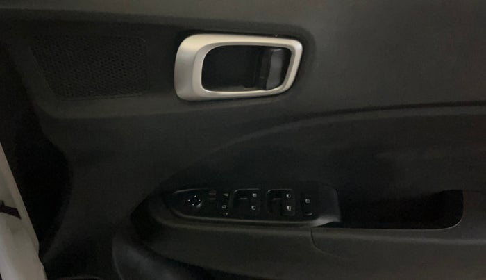 2021 Hyundai VENUE S 1.2, Petrol, Manual, 17,438 km, Driver Side Door Panels Control