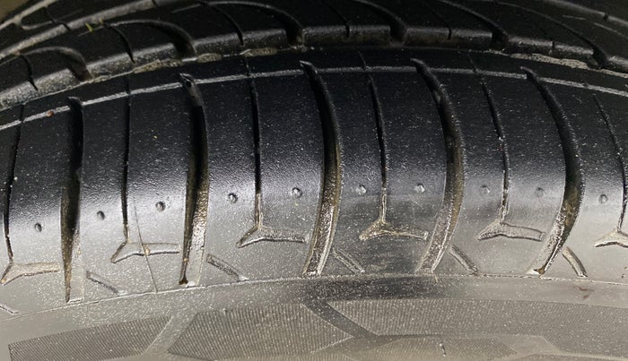 2023 Maruti Baleno ALPHA 1.2 AGS, Petrol, Automatic, 58,486 km, Right Front Tyre Tread