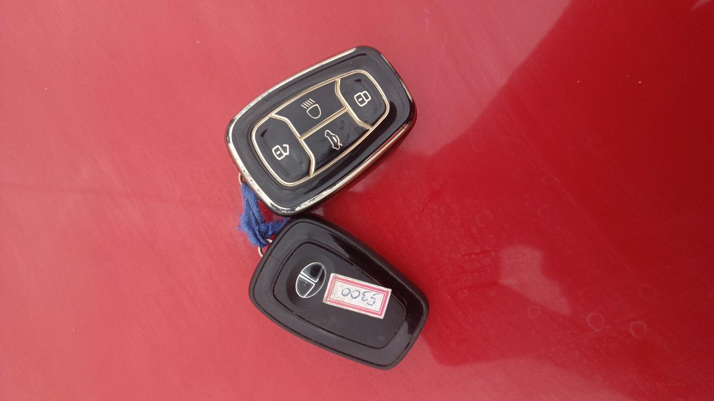2018 Tata NEXON XZ PLUS PETROL, Petrol, Manual, 53,963 km, Key Close Up
