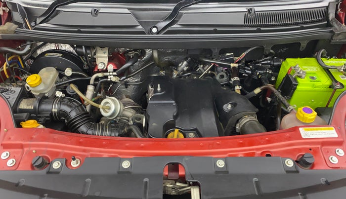 2016 Mahindra TUV300 T8, Diesel, Manual, 27,323 km, Engine View