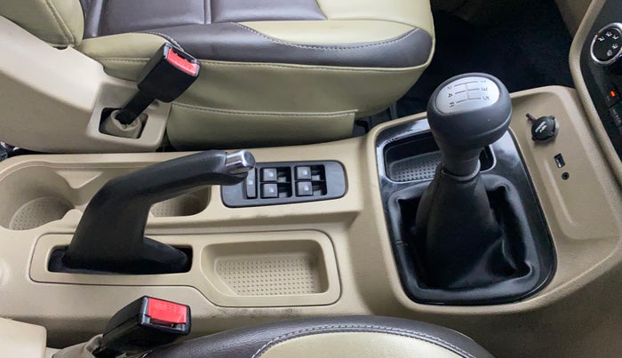 2016 Mahindra TUV300 T8, Diesel, Manual, 27,323 km, Gear Lever