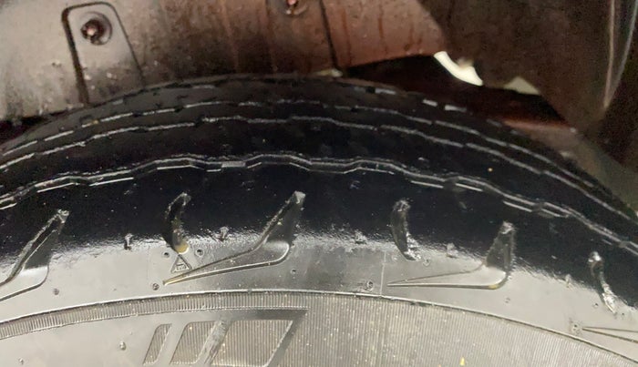 2016 Mahindra TUV300 T8, Diesel, Manual, 27,323 km, Left Rear Tyre Tread