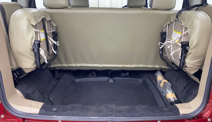 2016 Mahindra TUV300 T8, Diesel, Manual, 27,323 km, Boot Inside