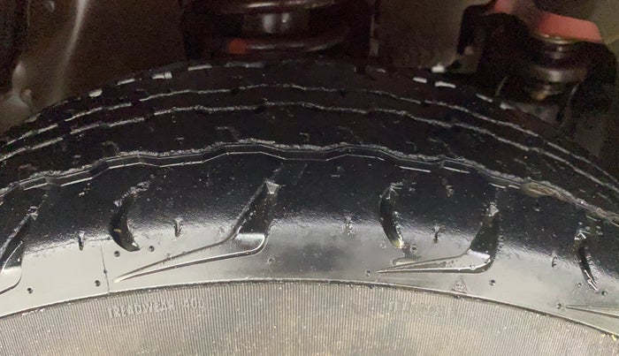 2016 Mahindra TUV300 T8, Diesel, Manual, 27,323 km, Right Front Tyre Tread